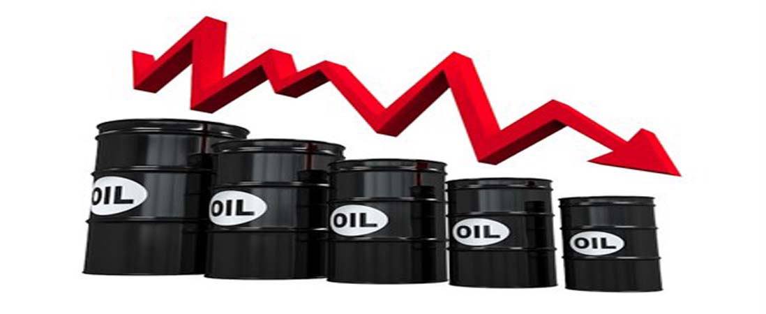 النفط يهبط مع تحذير وكالة الطاقة من ارتفاع المخزونات